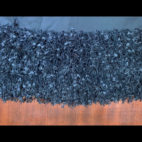 Jessica Simpson fun black miniskirt. - Picture 3 of 6